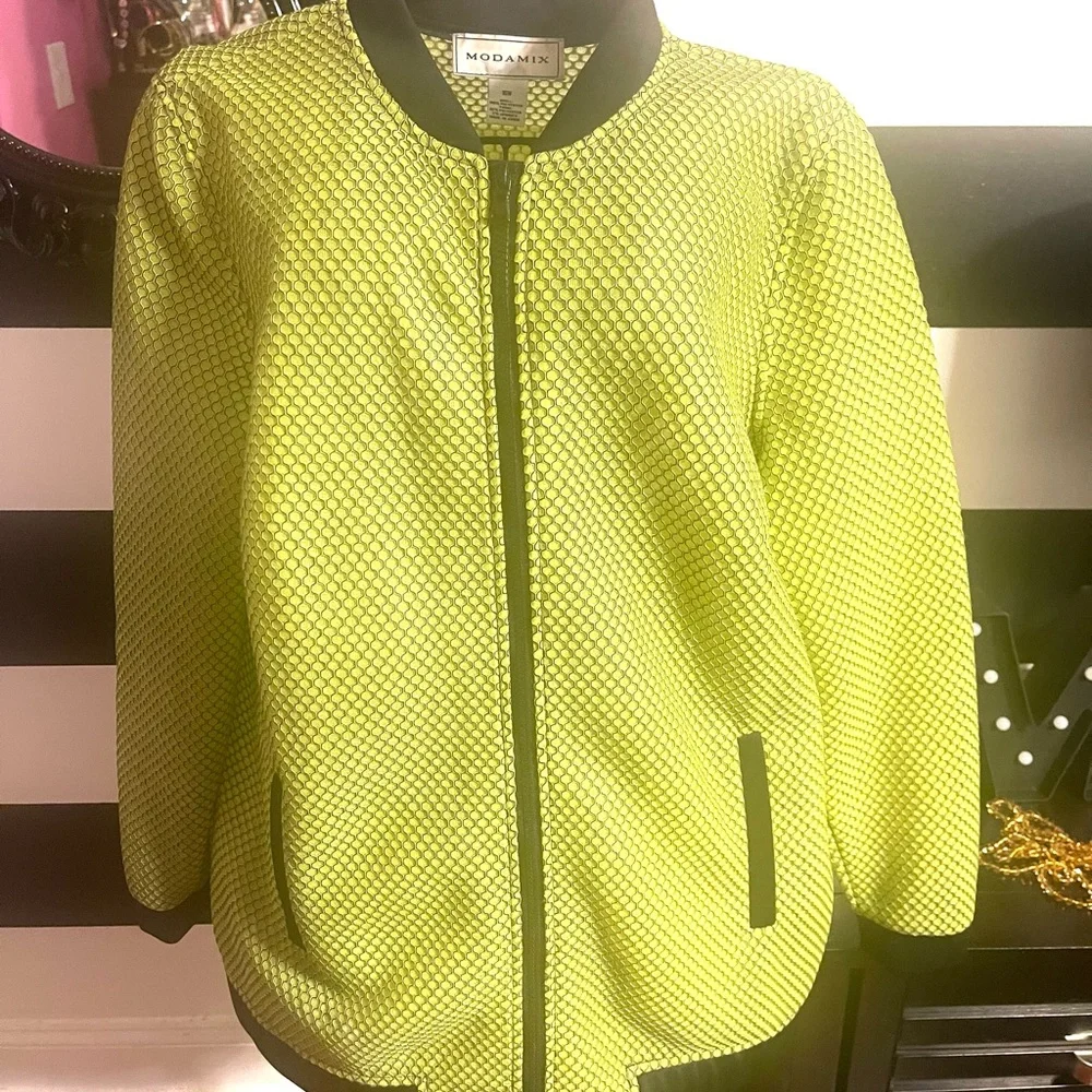 Light weight jacket - Picture 1 of 3